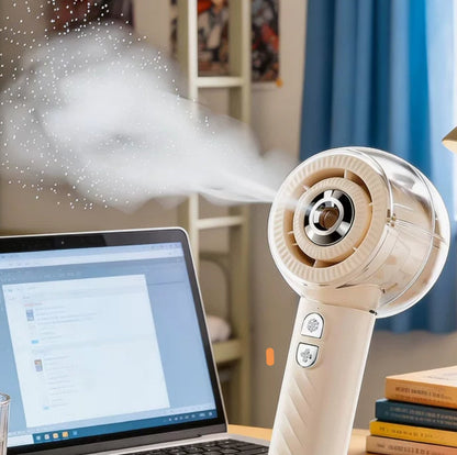 ❄️ Přenosný chladicí ventilátor se sprejem – Okamžitá úleva od horka kdykoliv během dne